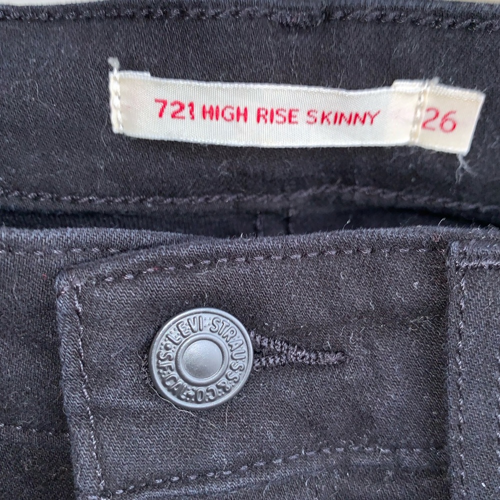 Levi’s High Rise Ripped Skinny Jeans - Picture 4 of 5